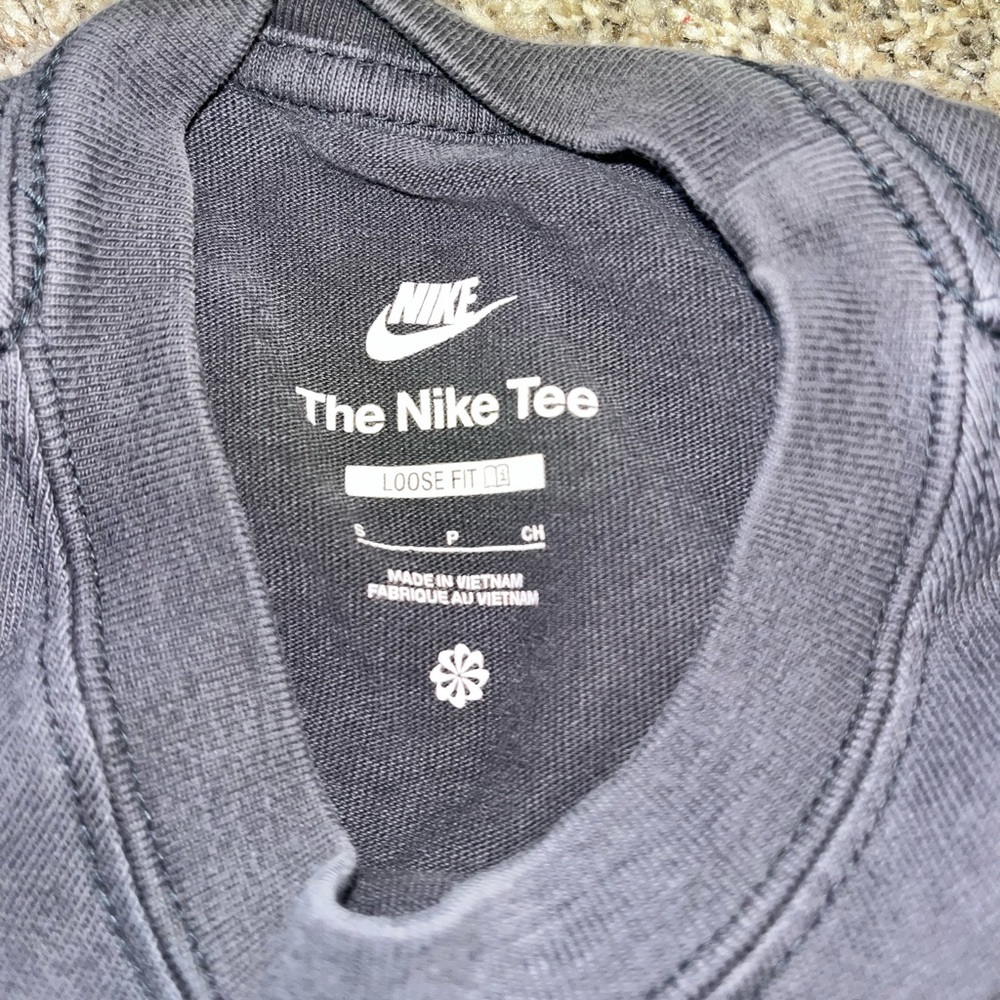 Nike Sportswear Logo Tee Shirt Gray Pegasus YS Youth Size small Loose Fit - Picture 4 of 8